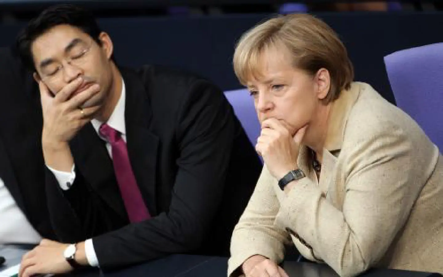 German parliament approves euro bailout boost German parliament approves euro bailout boost