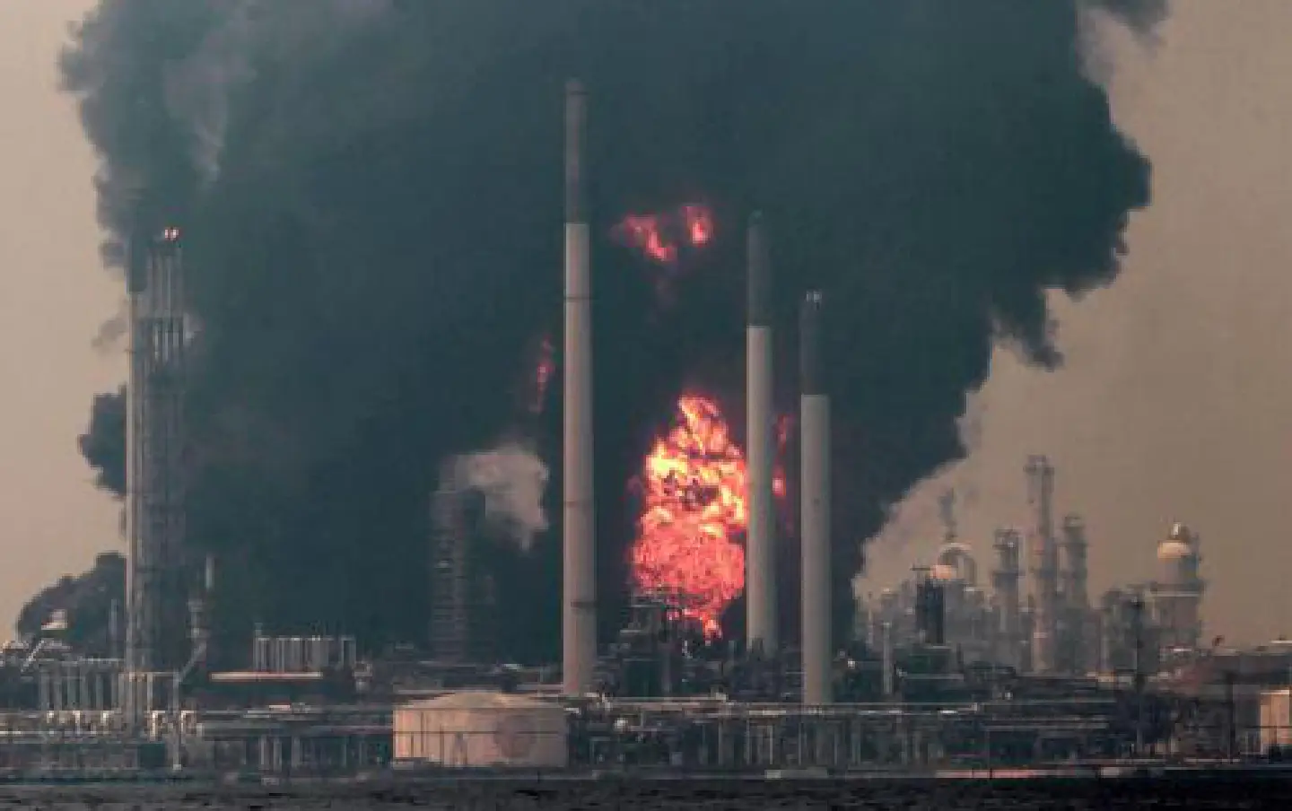 Shell says fire contained at Singapore refinery