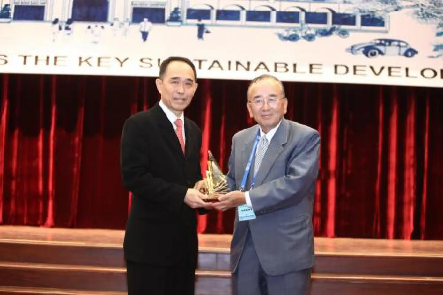 Kan presented Ishikawa-Kano Award 2011 Kan presented Ishikawa-Kano Award 2011