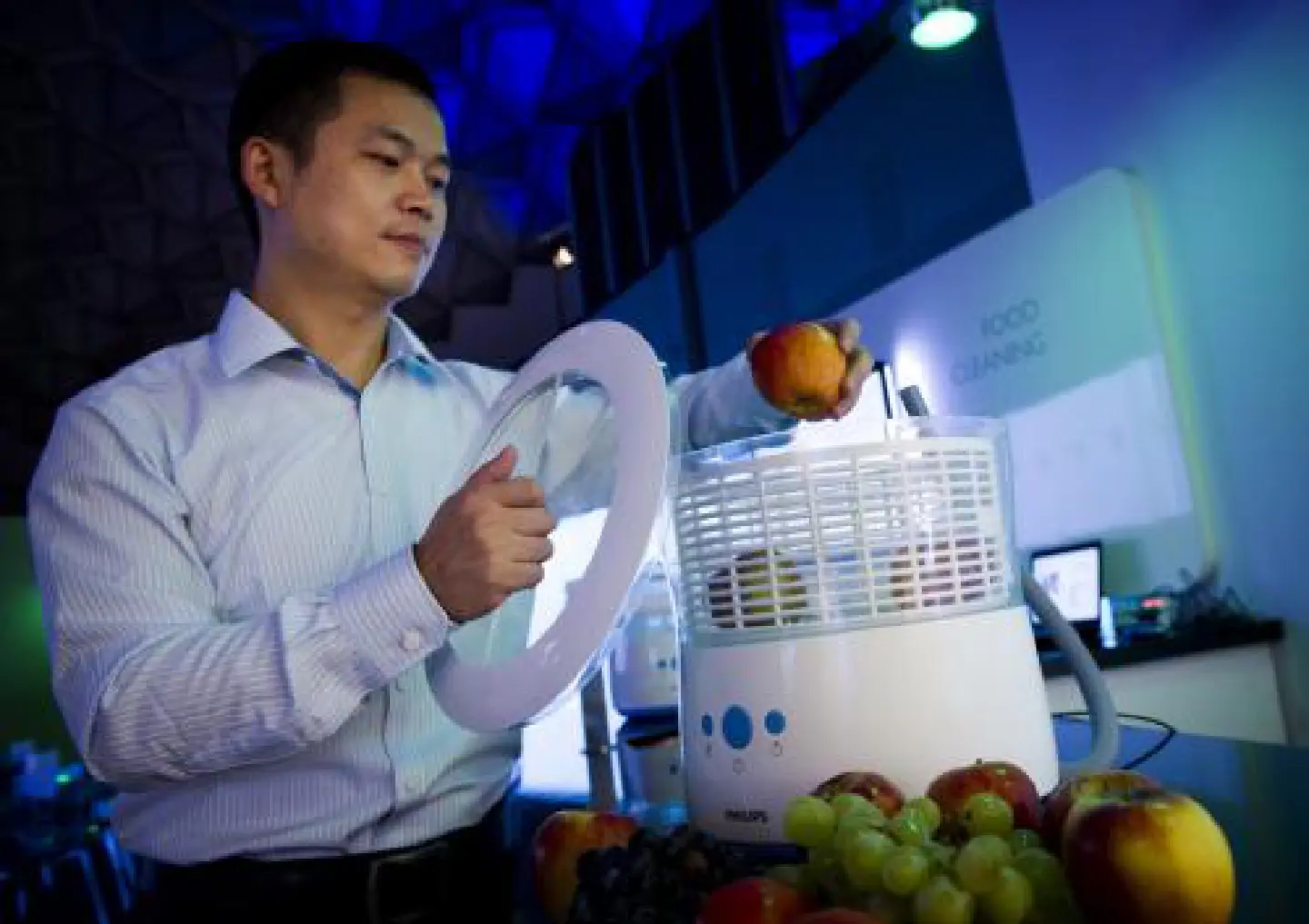 Philips diversifies for another 120 years of success Philips diversifies for another 120 years of success