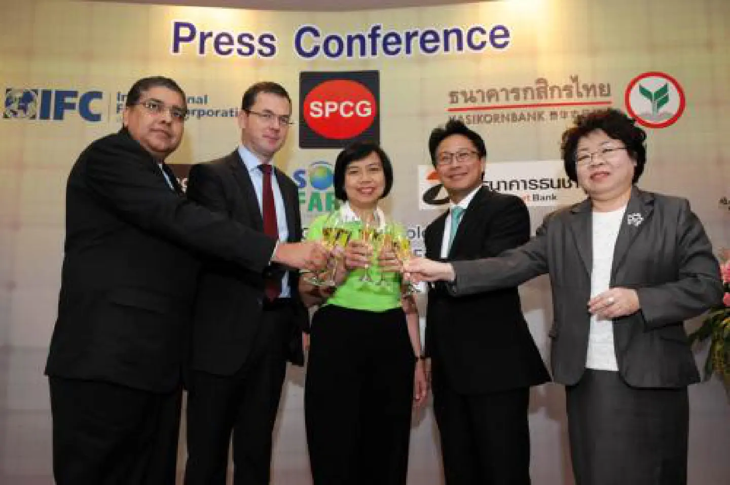 Solar-power firm wins overseas support Solar-power firm wins overseas support