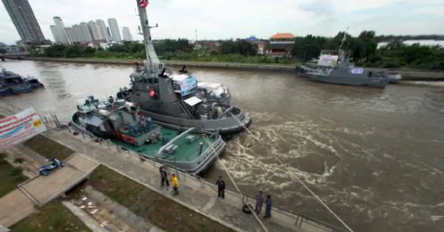 Chao Phraya armada planned to rush river water out to sea Chao Phraya armada planned to rush river water out to sea