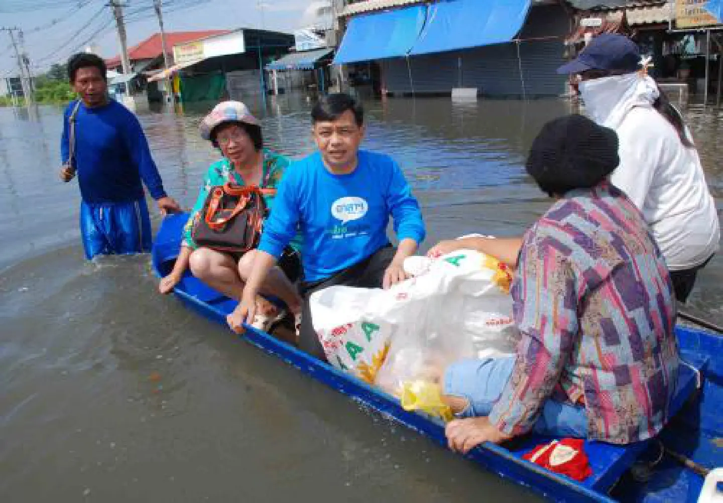 China donates $1m to aid effort to combat floods China donates $1m to aid effort to combat floods