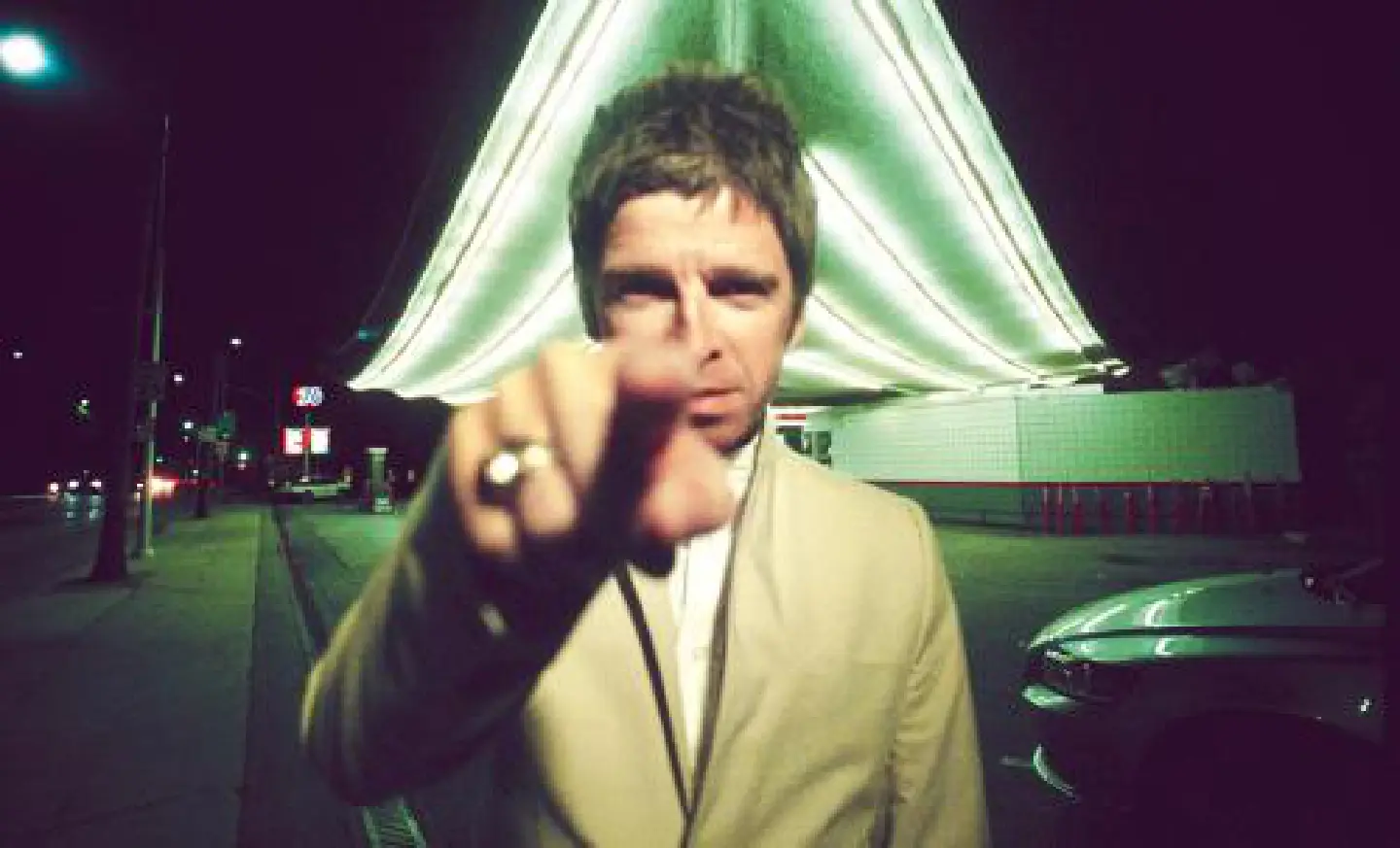 Noel Gallagher flies again Noel Gallagher flies again