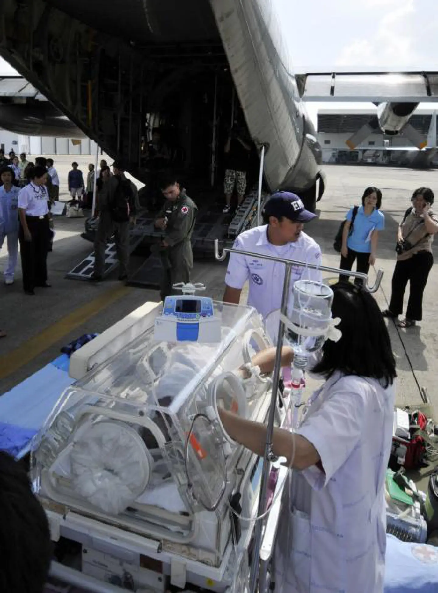Prayuth tells estate residents to get ready for evacuation Prayuth tells estate residents to get ready for evacuation