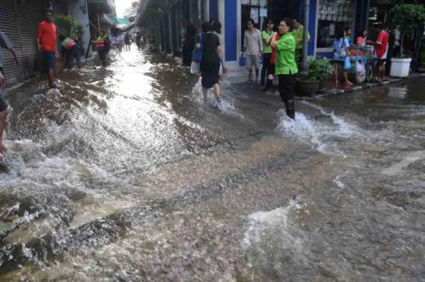 Entire city told to brace Entire city told to brace