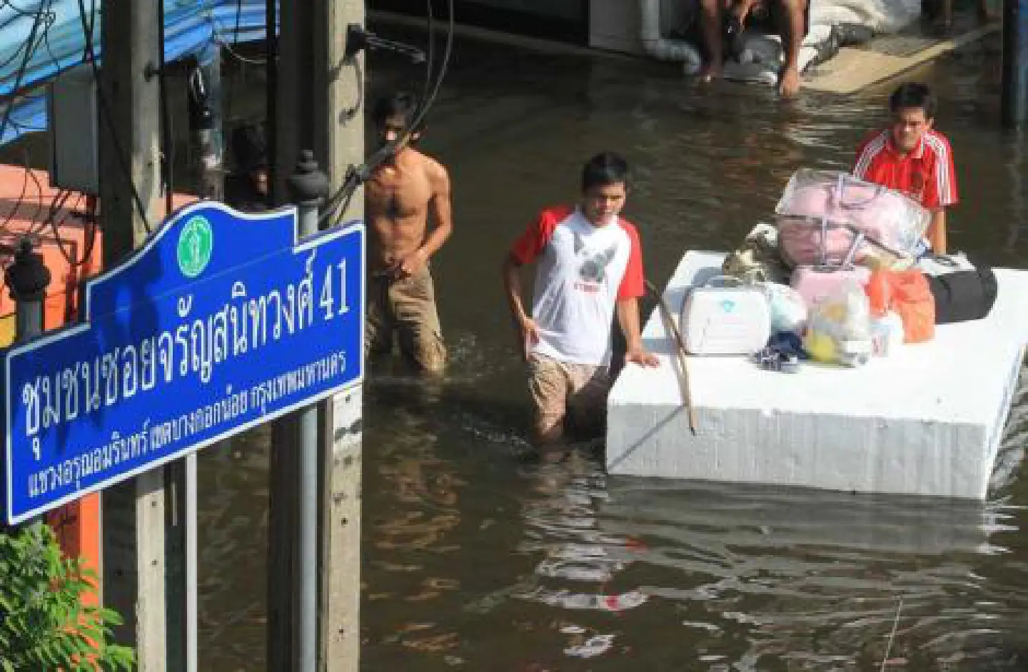 Death toll reaches 373; two more killed in Nonthaburi Death toll reaches 373; two more killed in Nonthaburi