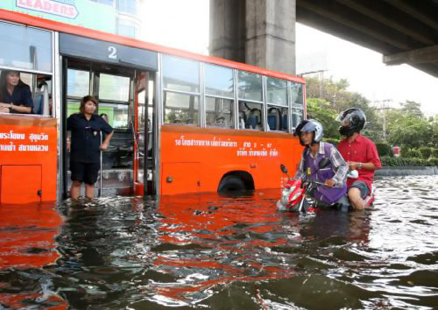 Bangkok flood to peak over the weekend Bangkok flood to peak over the weekend