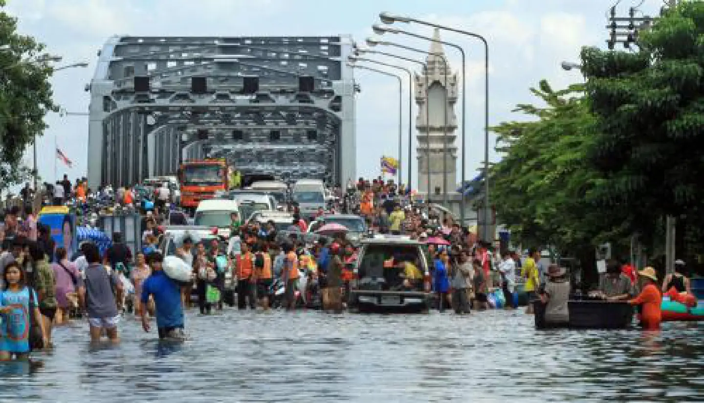 Curbs on water in Thon Buri, Nonthaburi, Samut Prakan Curbs on water in Thon Buri, Nonthaburi, Samut Prakan