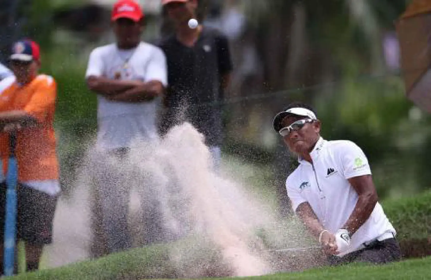 Golf stars swing into action for flood relief Golf stars swing into action for flood relief