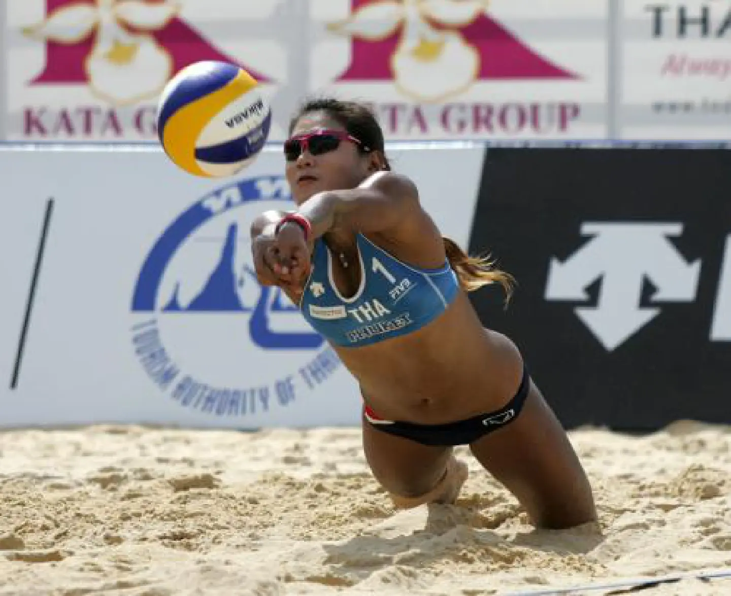 Thais set up season-ending showdown