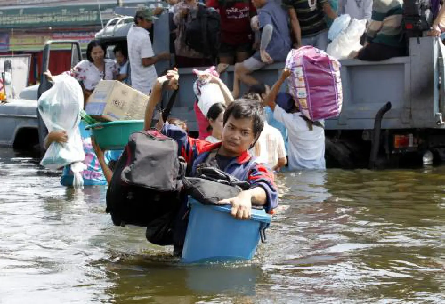 Evacuations ordered in Bueng Kum district as floods approach Bangkok Evacuations ordered in Bueng Kum district as floods approach Bangkok