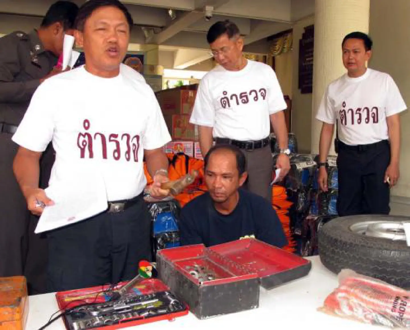 Police eye bad flood spots, lawbreakers Police eye bad flood spots, lawbreakers
