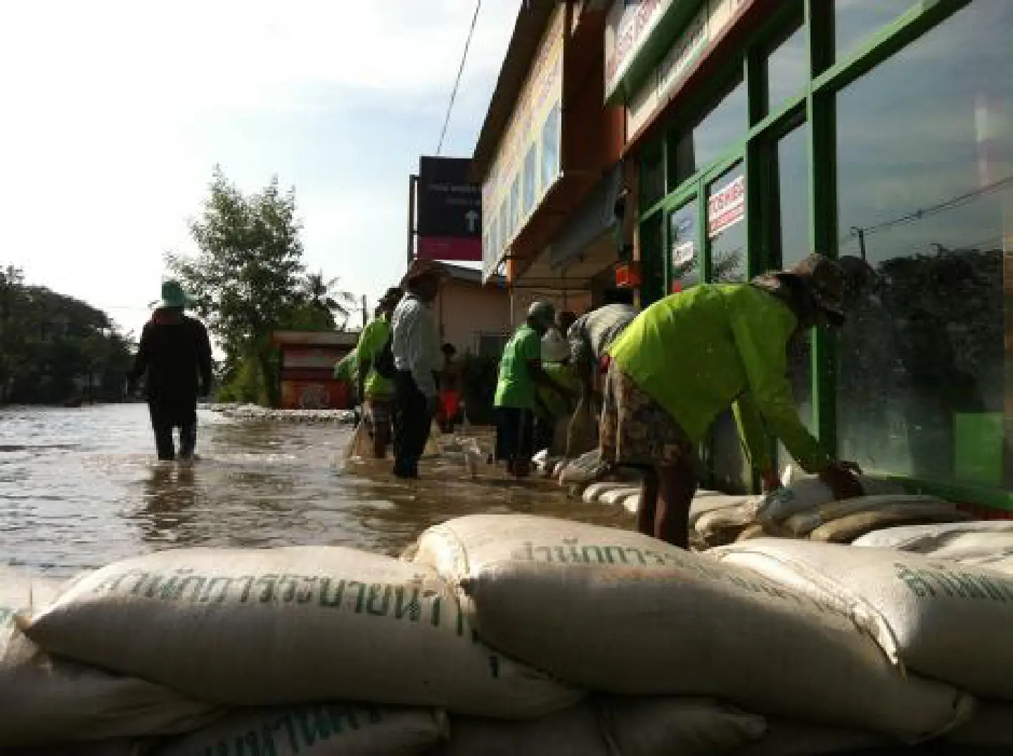 Eight more neighbourhoods told to evacuate Eight more neighbourhoods told to evacuate