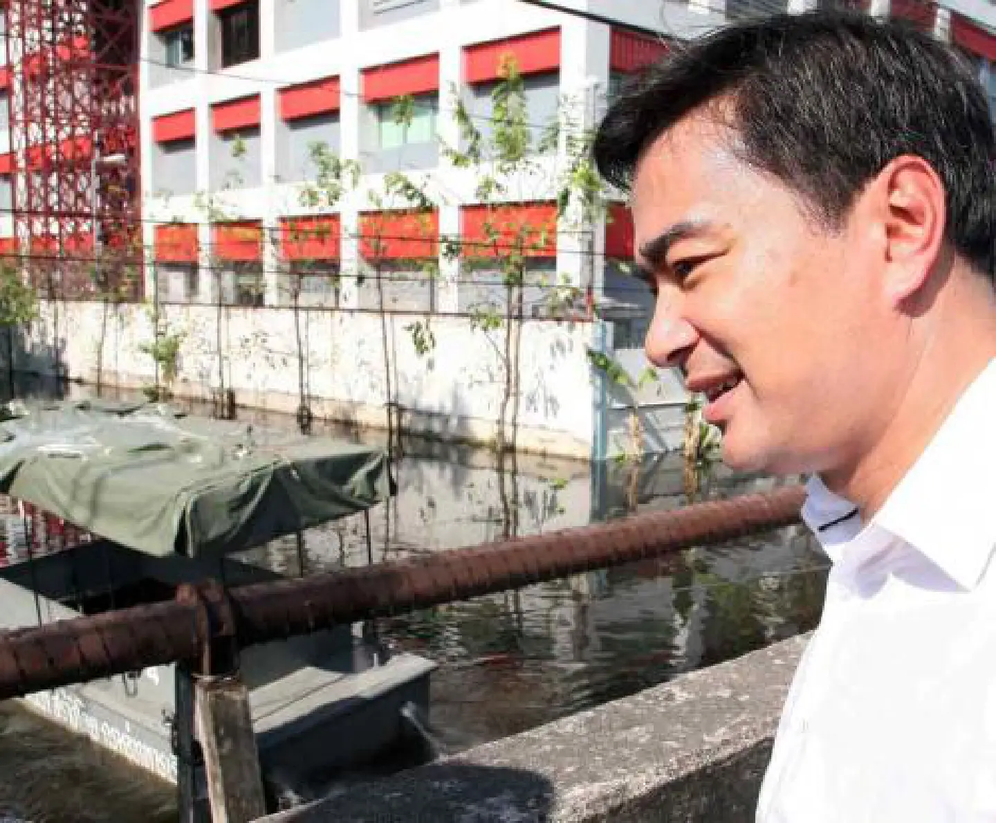 Abhisit fears huge public debt by 2013 Abhisit fears huge public debt by 2013