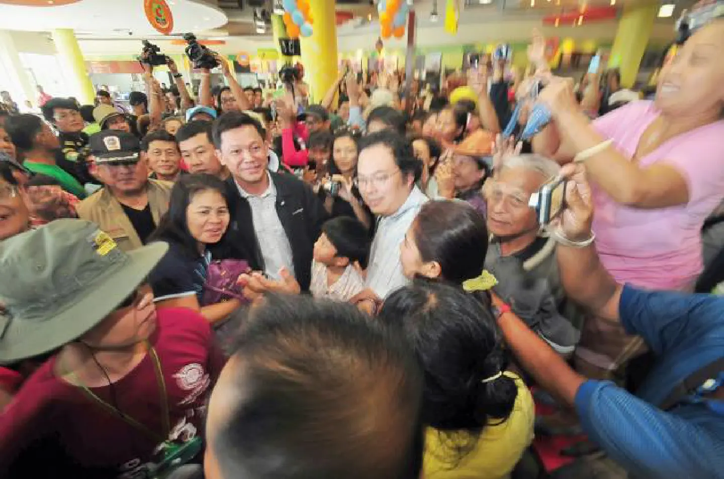 Feuding residents reach compromise Feuding residents reach compromise