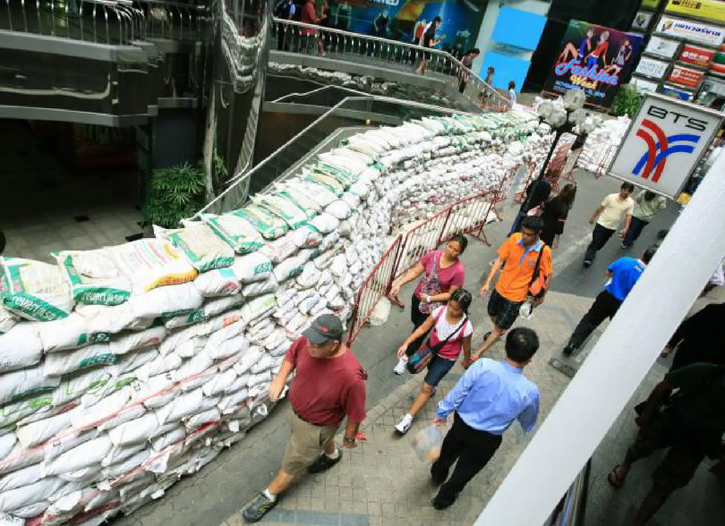 Inner Bangkok will stay dry, PM says Inner Bangkok will stay dry, PM says