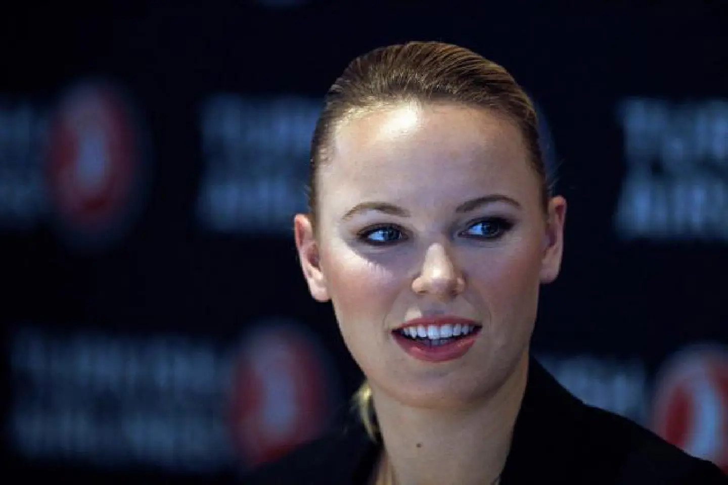 Wozniacki leads starry floodrelief match in Hua Hin Wozniacki leads starry floodrelief match in Hua Hin