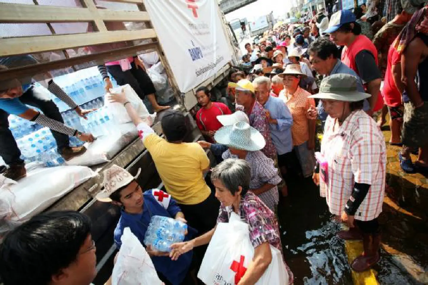 Aid continue to flow to flood victims Aid continue to flow to flood victims
