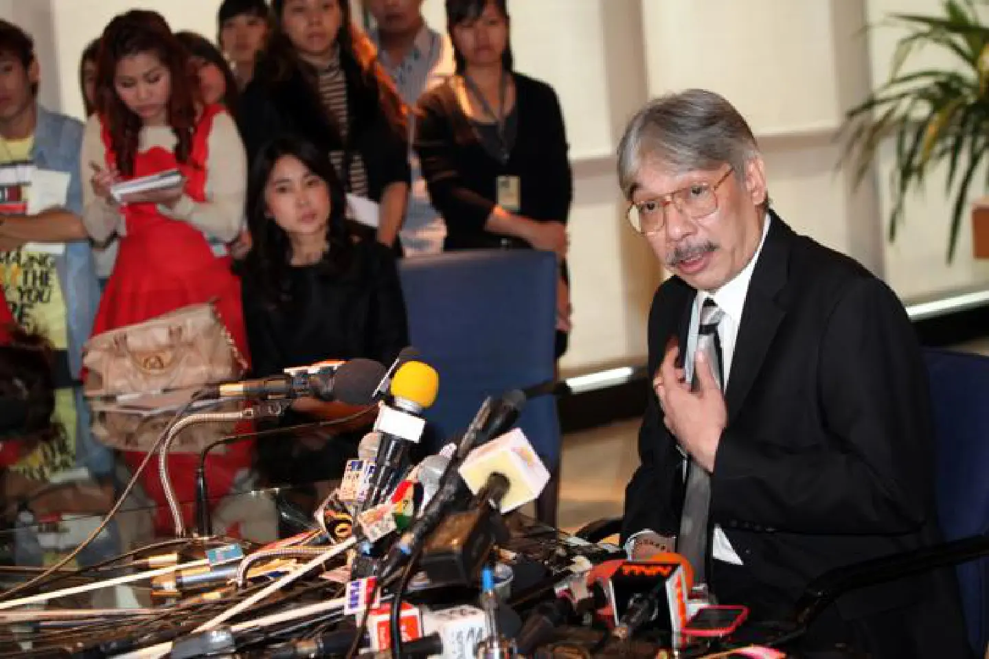Grammy terminates Sek Loso's contract