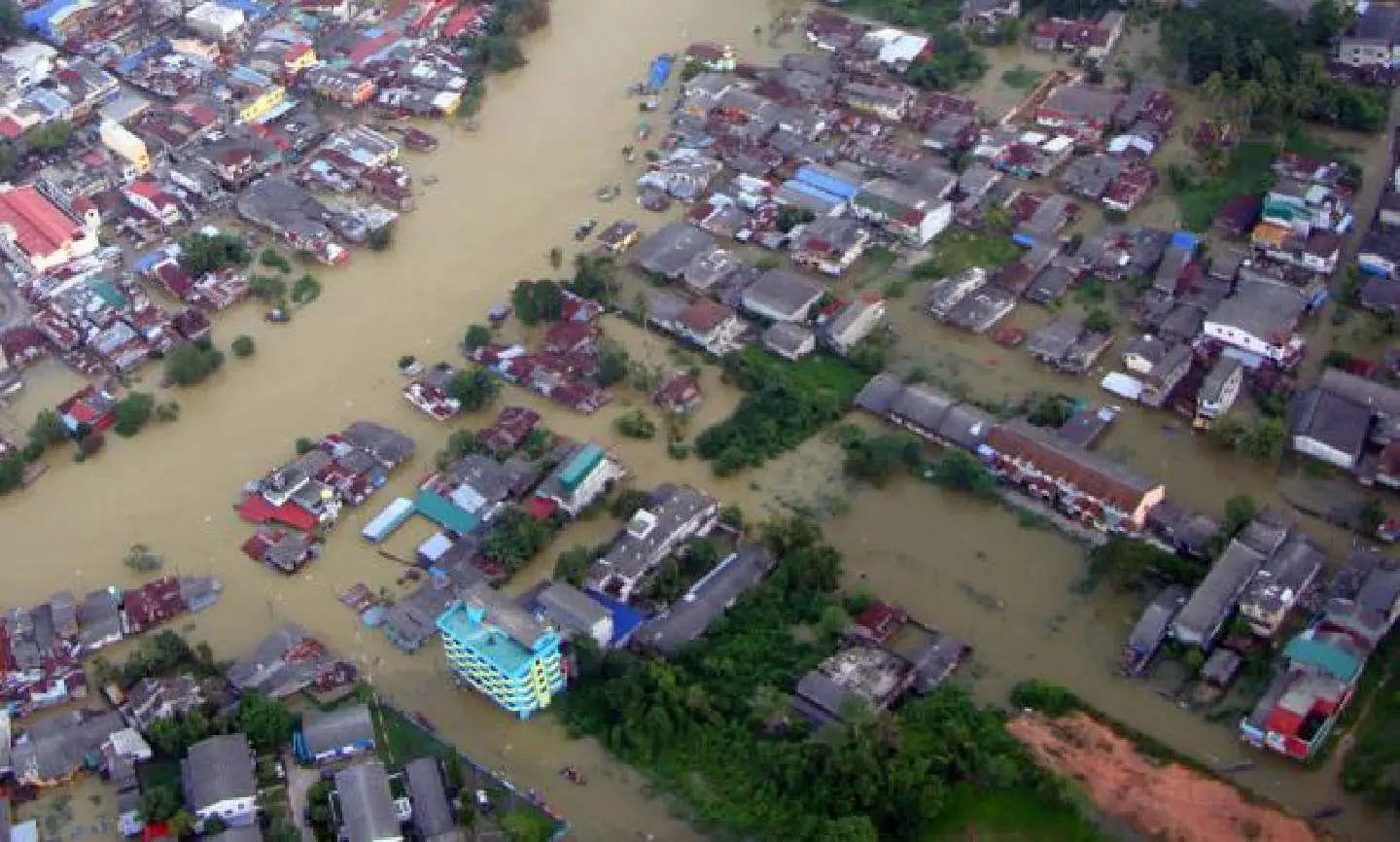 BOT joins Bt300-bn post-flood loan plan BOT joins Bt300-bn post-flood loan plan