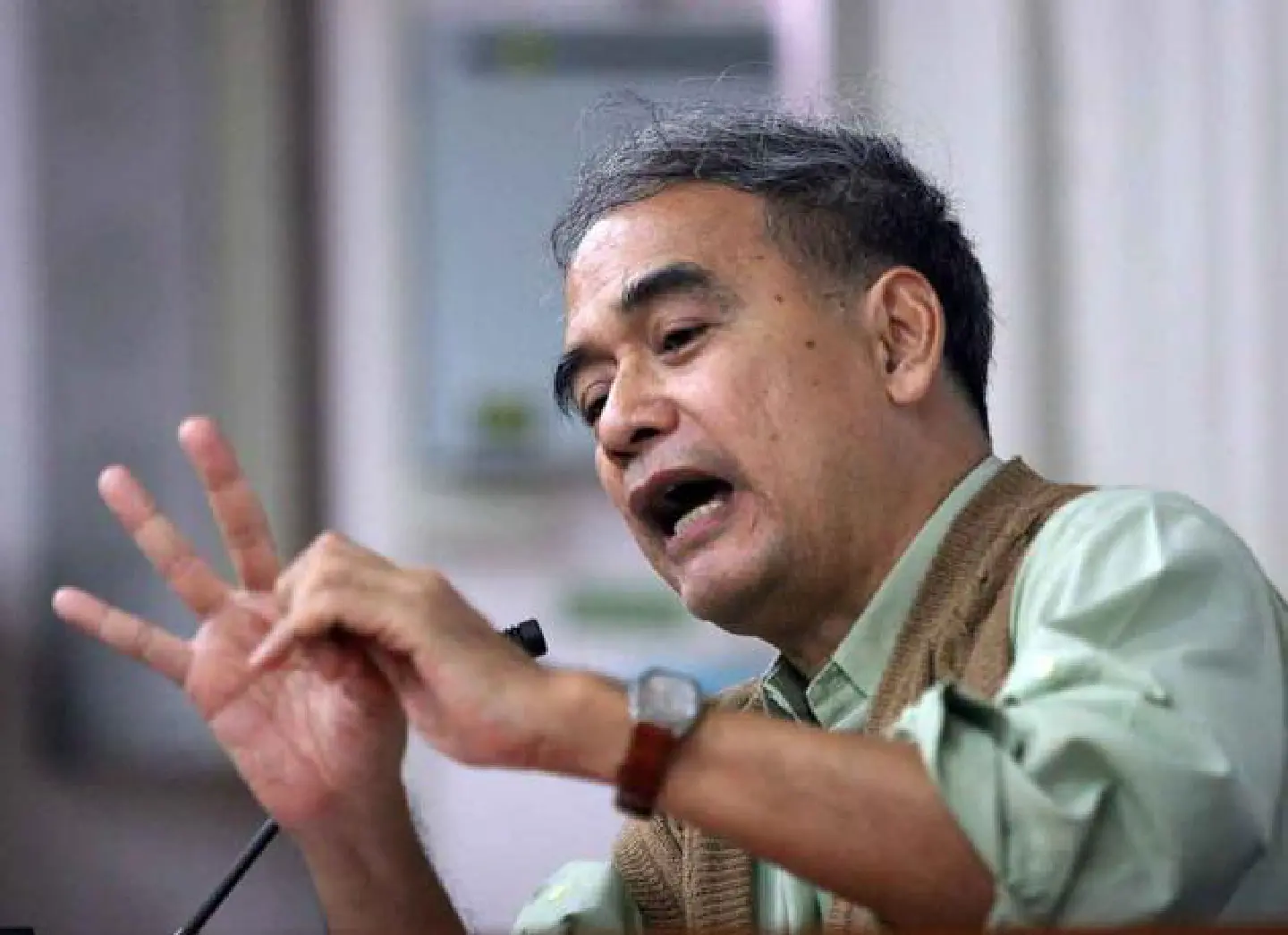 Lese majeste could blow into 'big issue', warns Theerayuth Lese majeste could blow into 'big issue', warns Theerayuth