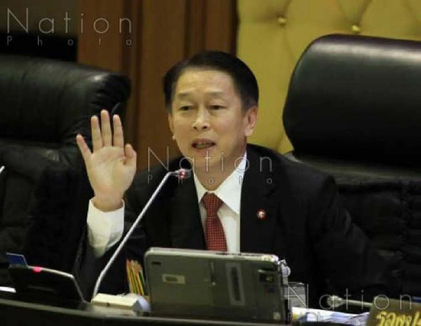 House meet collapses as MPs quarrel House meet collapses as MPs quarrel