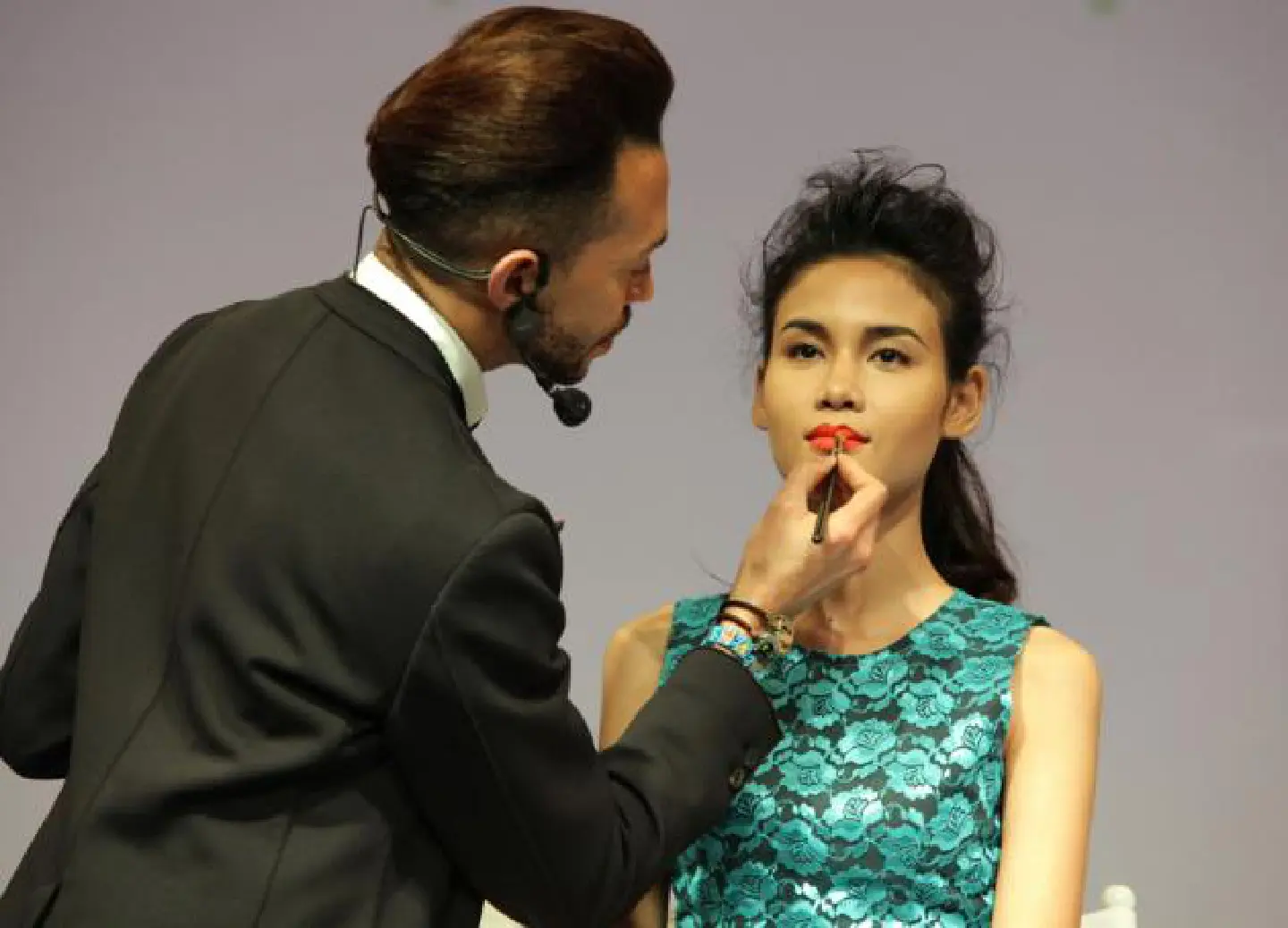 Looking luminous with MAC Looking luminous with MAC
