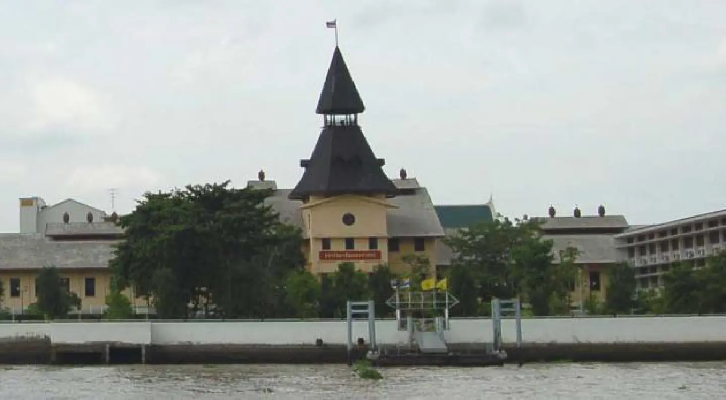 Thammasat rector defends Nitirat ban