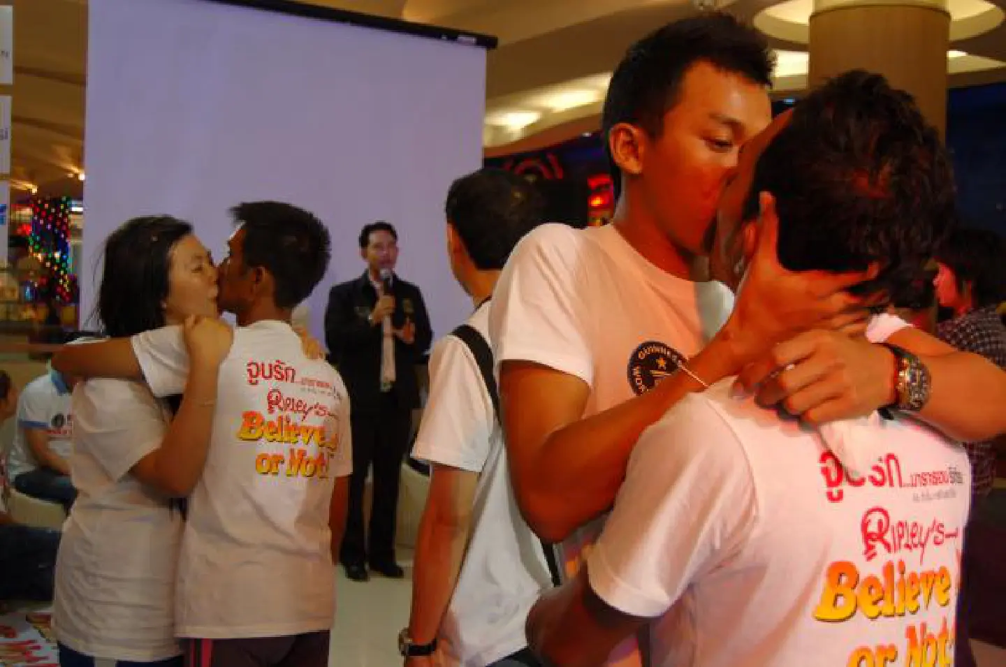 Couples lock lips for the day of love Couples lock lips for the day of love