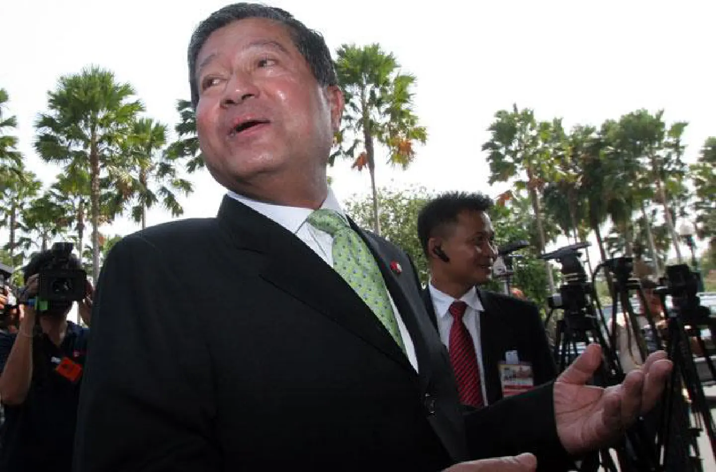 Chalerm calls on Abhisit to wait for CDA to be set up Chalerm calls on Abhisit to wait for CDA to be set up