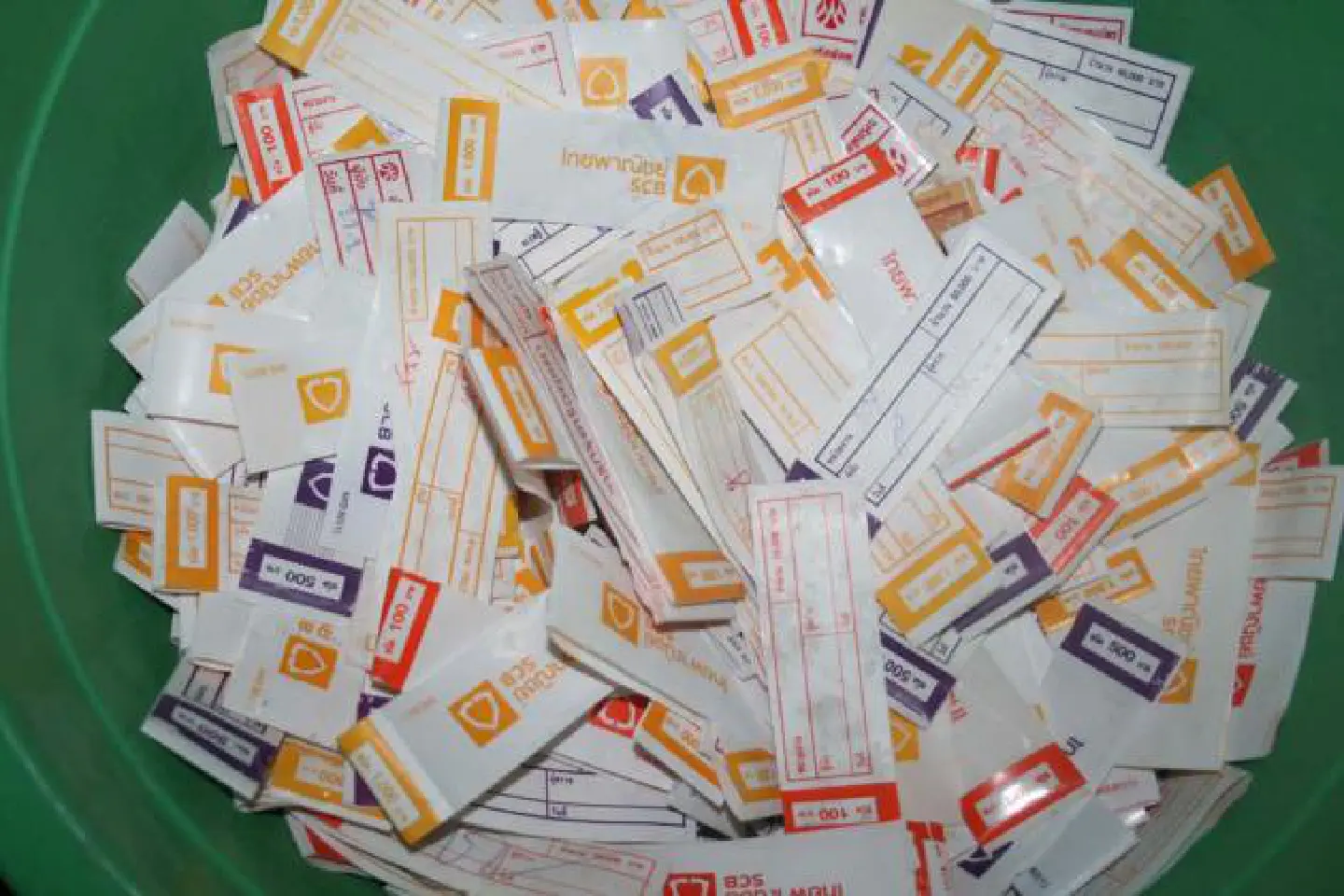 Police probe money straps in Rayong Police probe money straps in Rayong