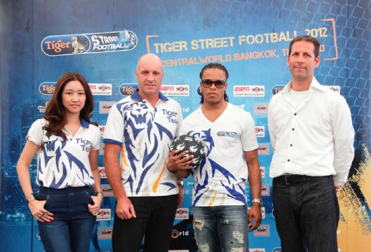 Dutch legend Davids in town for Tiger Street Football Dutch legend Davids in town for Tiger Street Football