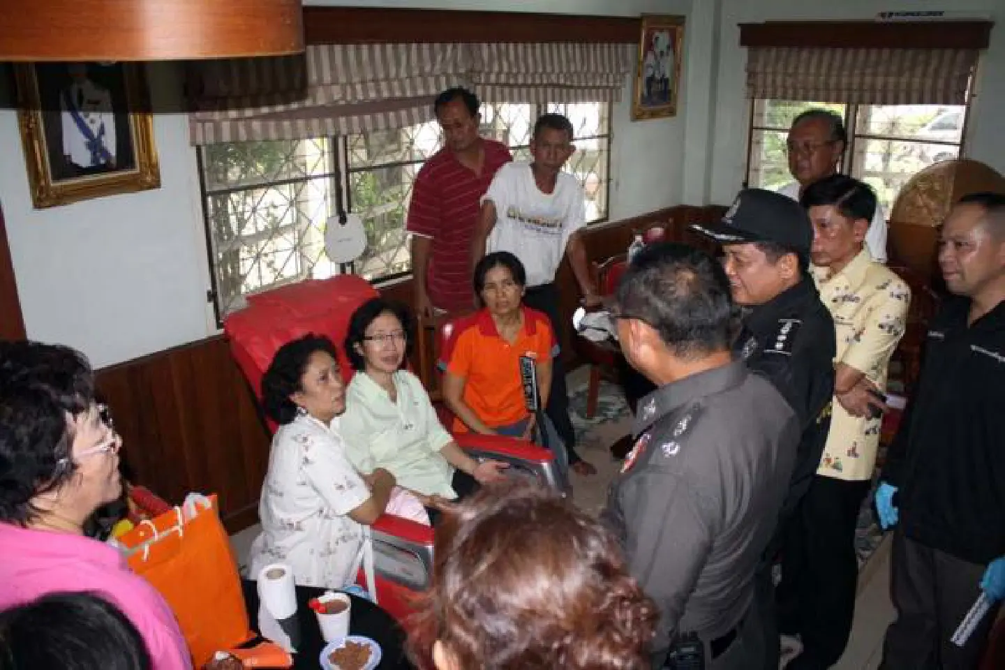 Suicide suspected in hospital director's death Suicide suspected in hospital director's death