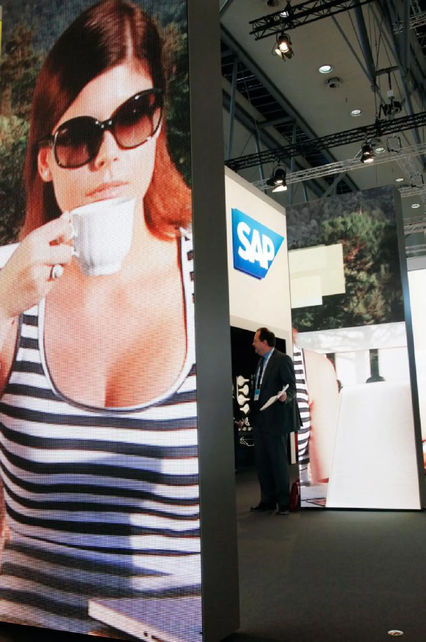 Germany's SAP offering share-based compensation to staff as stock soars Germany's SAP offering share-based compensation to staff as stock soars