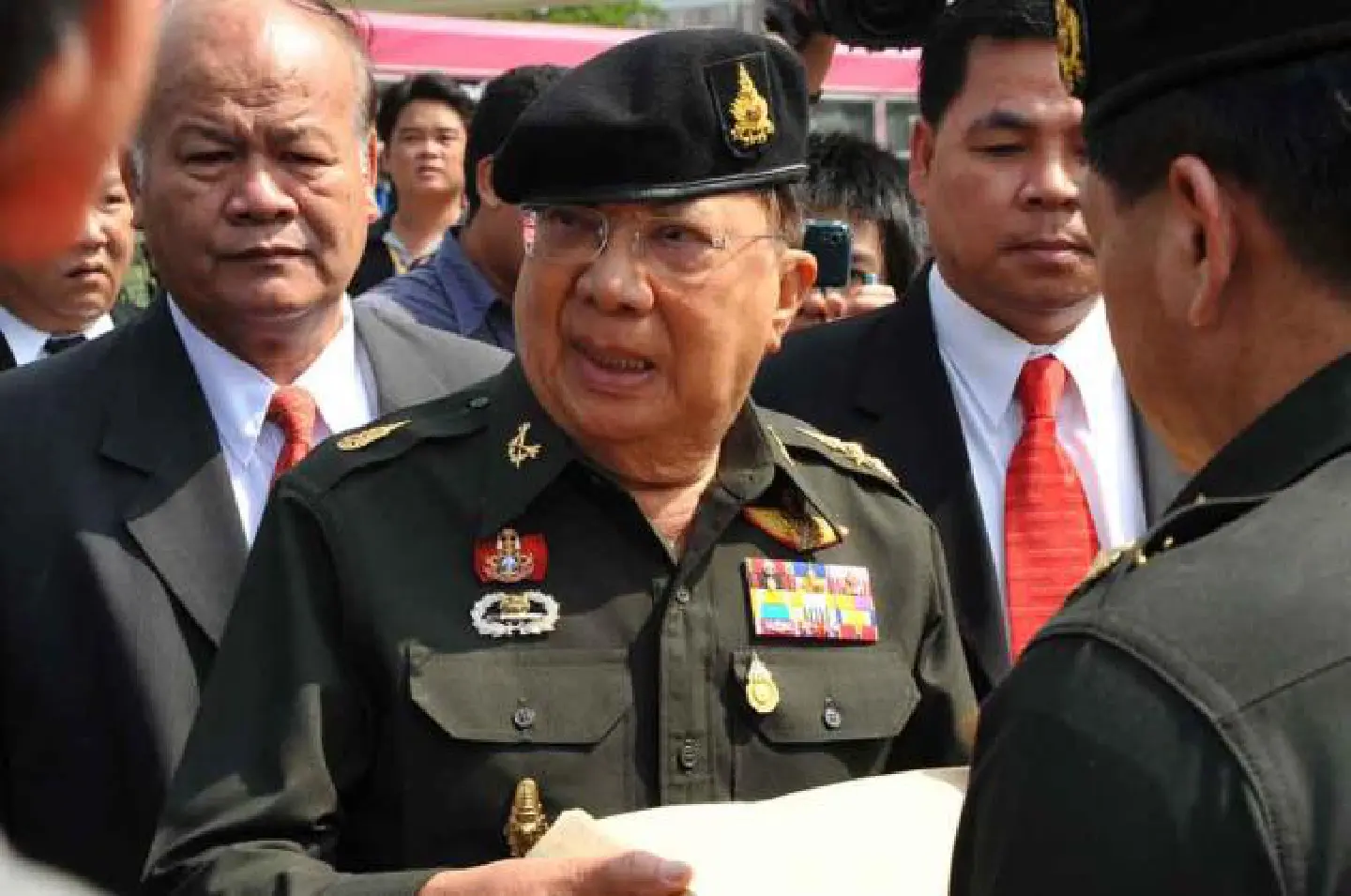 Chavalit not ready to clarify his amnesty push Chavalit not ready to clarify his amnesty push