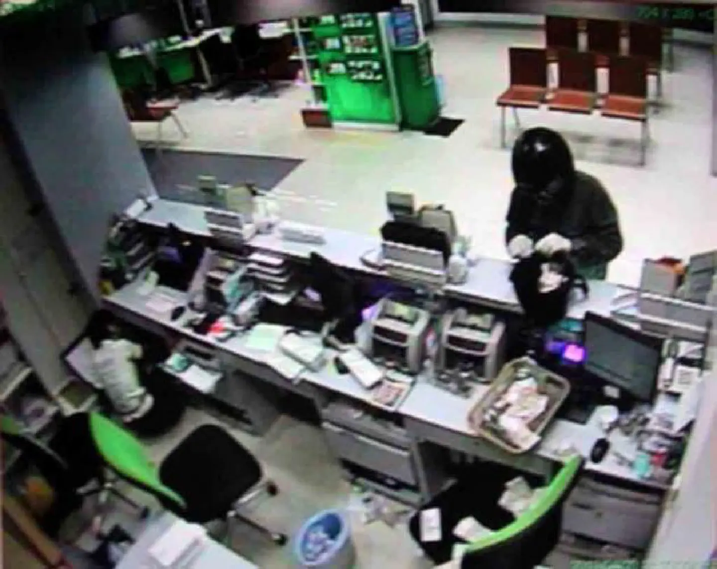 Man robs KBank in Lat Krabang of Bt732,000 Man robs KBank in Lat Krabang of Bt732,000