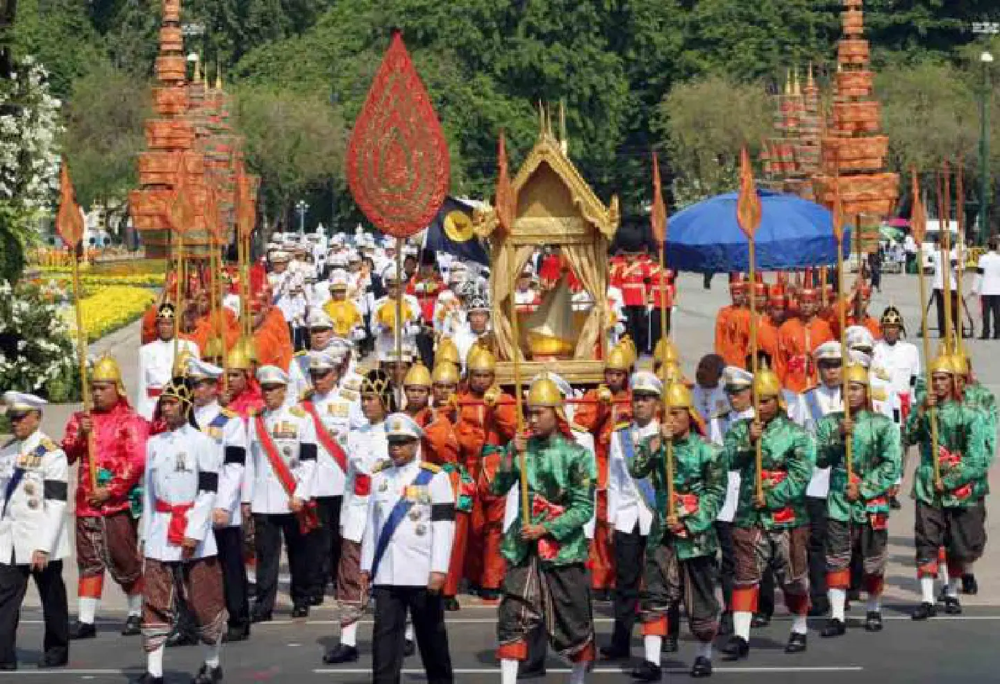 Royal urn placed in Dusit Maha Prasat Throne Hall Royal urn placed in Dusit Maha Prasat Throne Hall