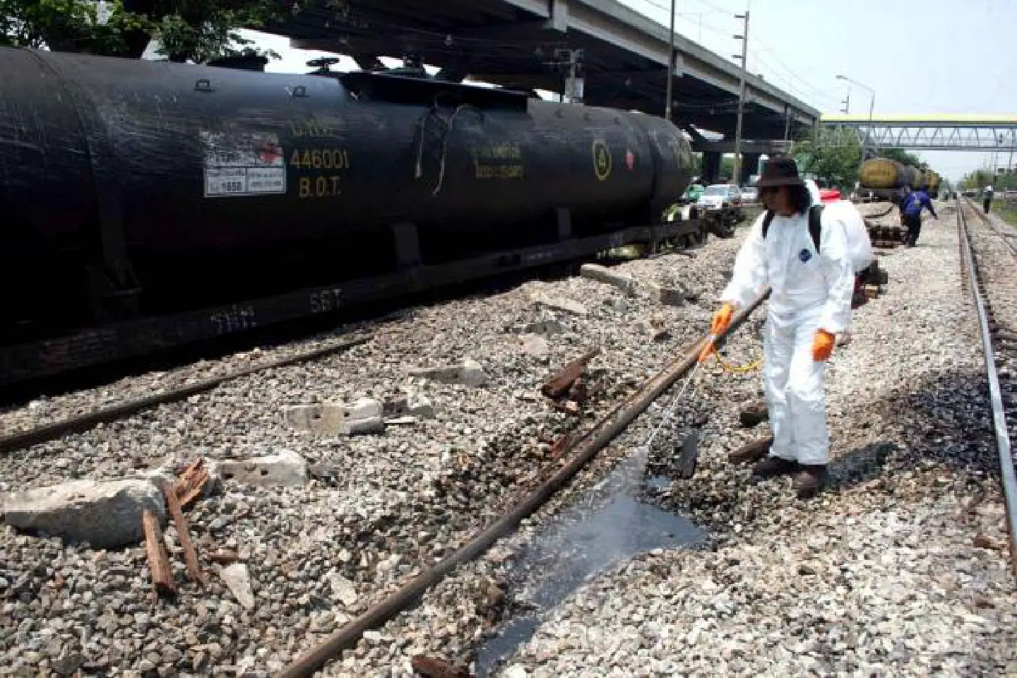 SRT clears derailed bogies SRT clears derailed bogies
