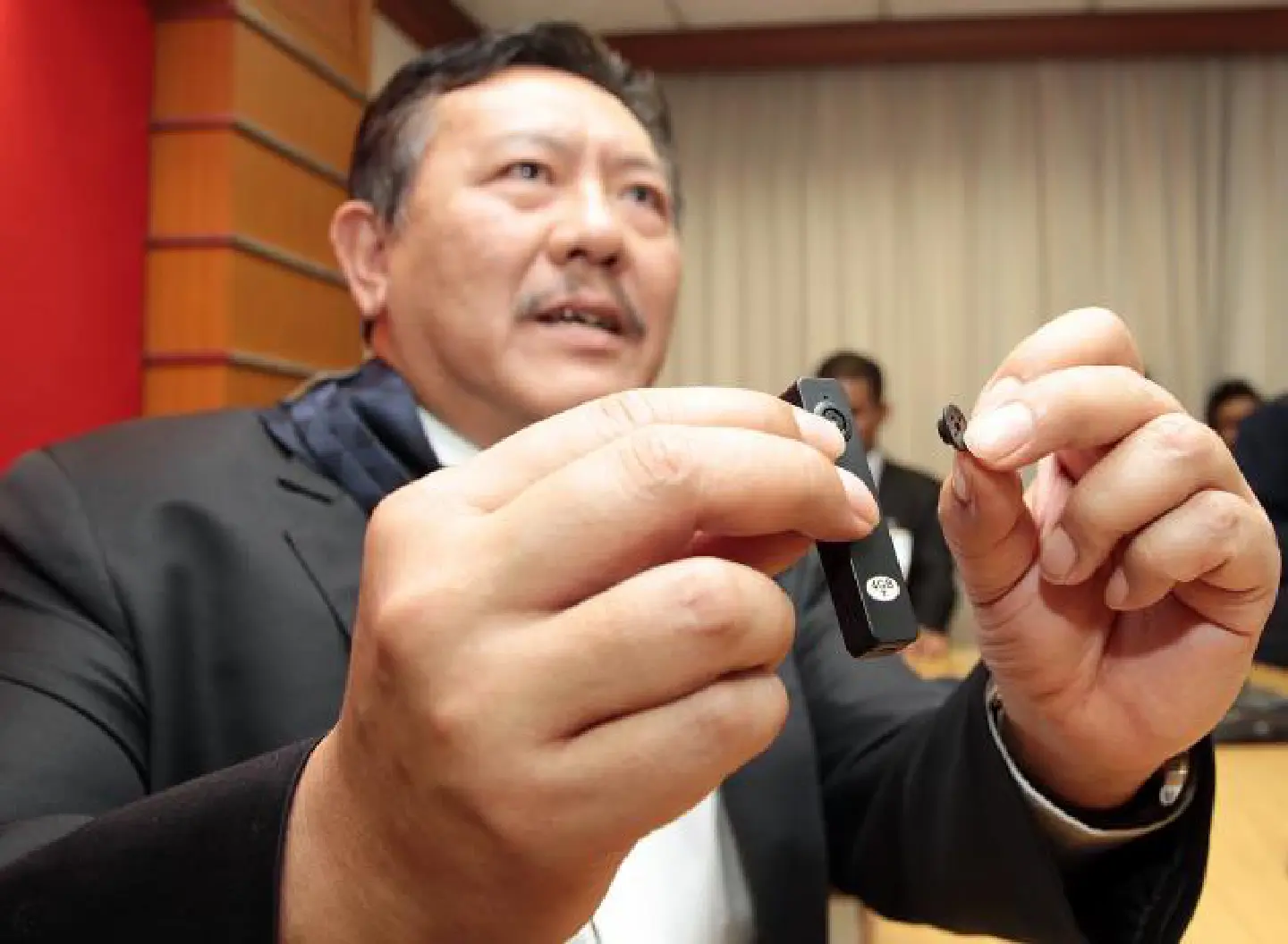 Court will see'absentee voting' Parliament videos Court will see'absentee voting' Parliament videos