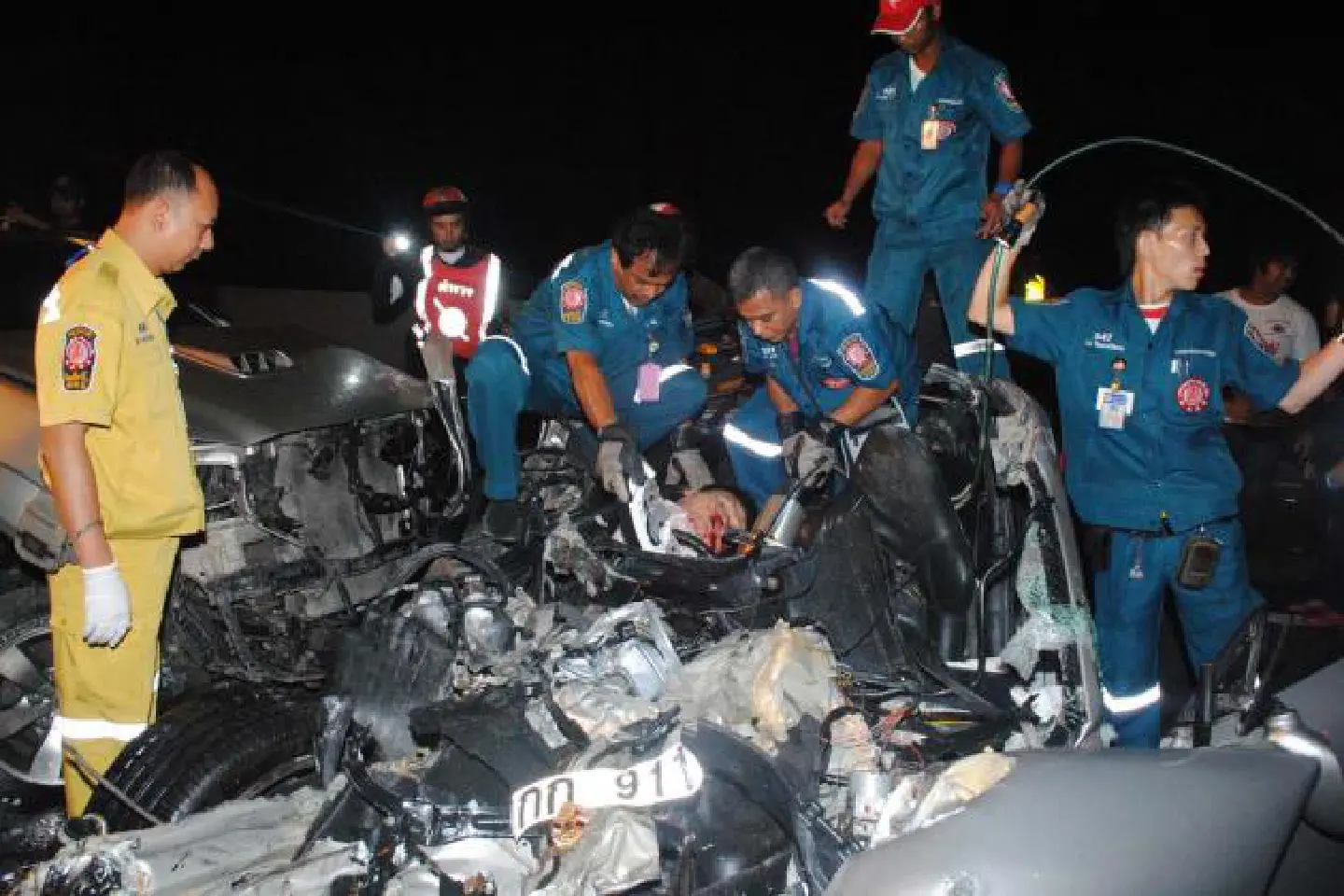 2 killed, one hurt in high-speed crash on tollway 2 killed, one hurt in high-speed crash on tollway