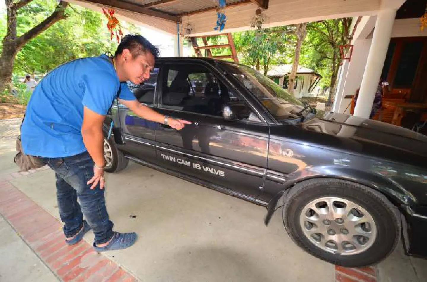 Fine Arts official's car fired upon Fine Arts official's car fired upon