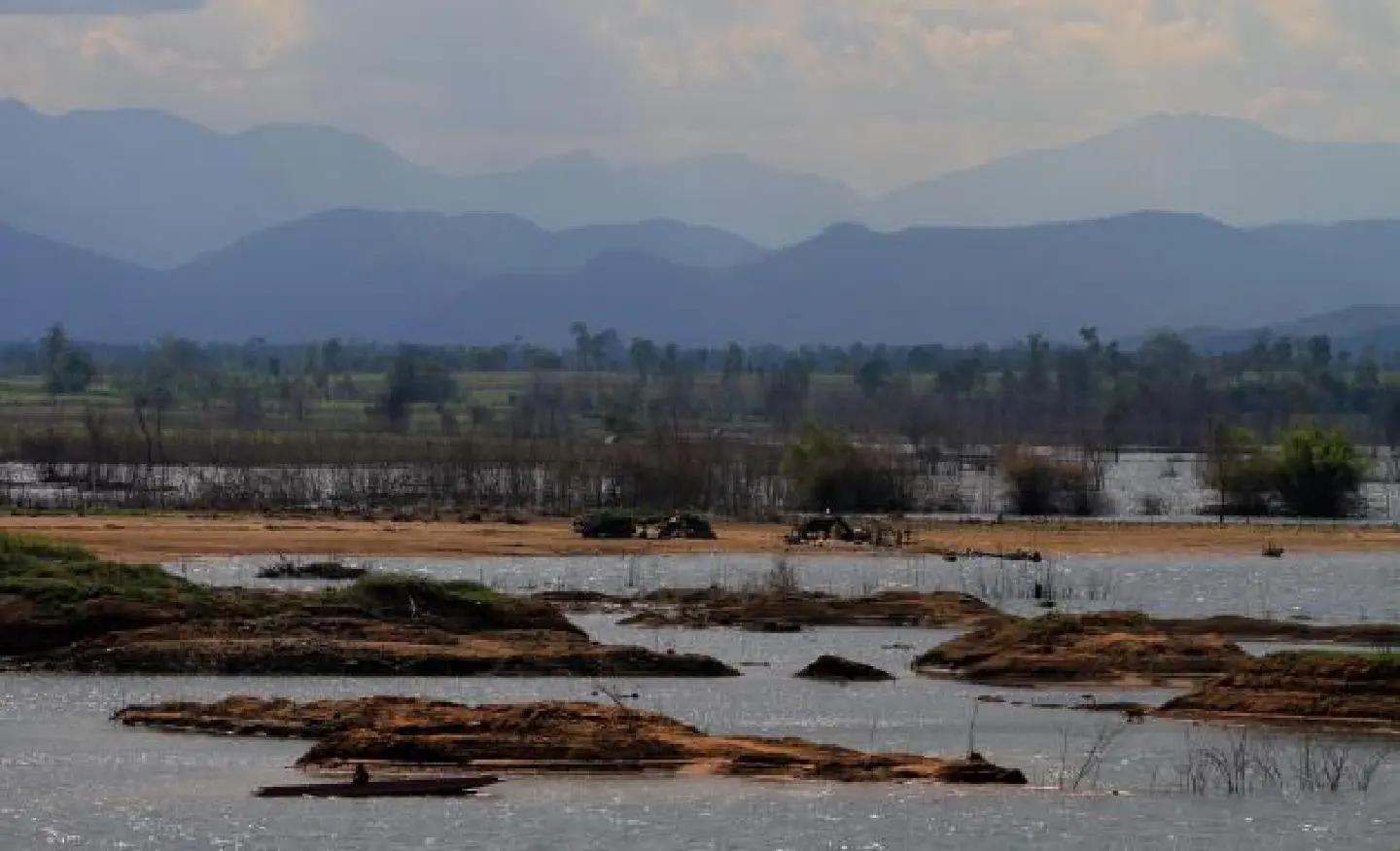 Dams 'fail to meet irrigation needs'