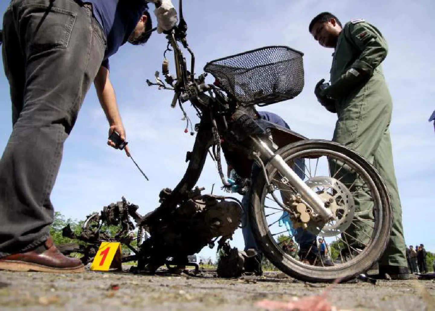 Inside job suspected as three army rangers killed in Pattani Inside job suspected as three army rangers killed in Pattani