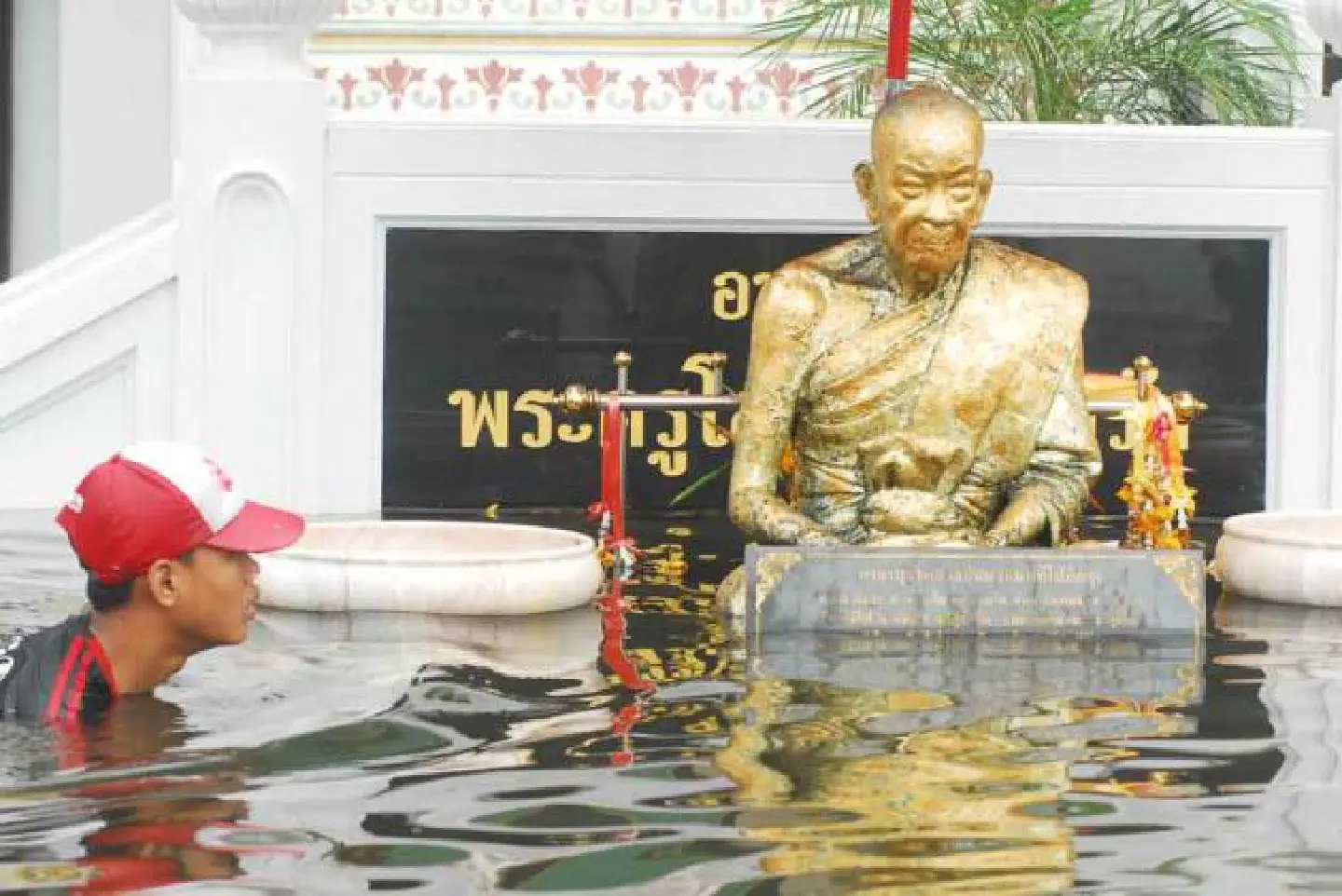Official denies graft in flood projects Official denies graft in flood projects