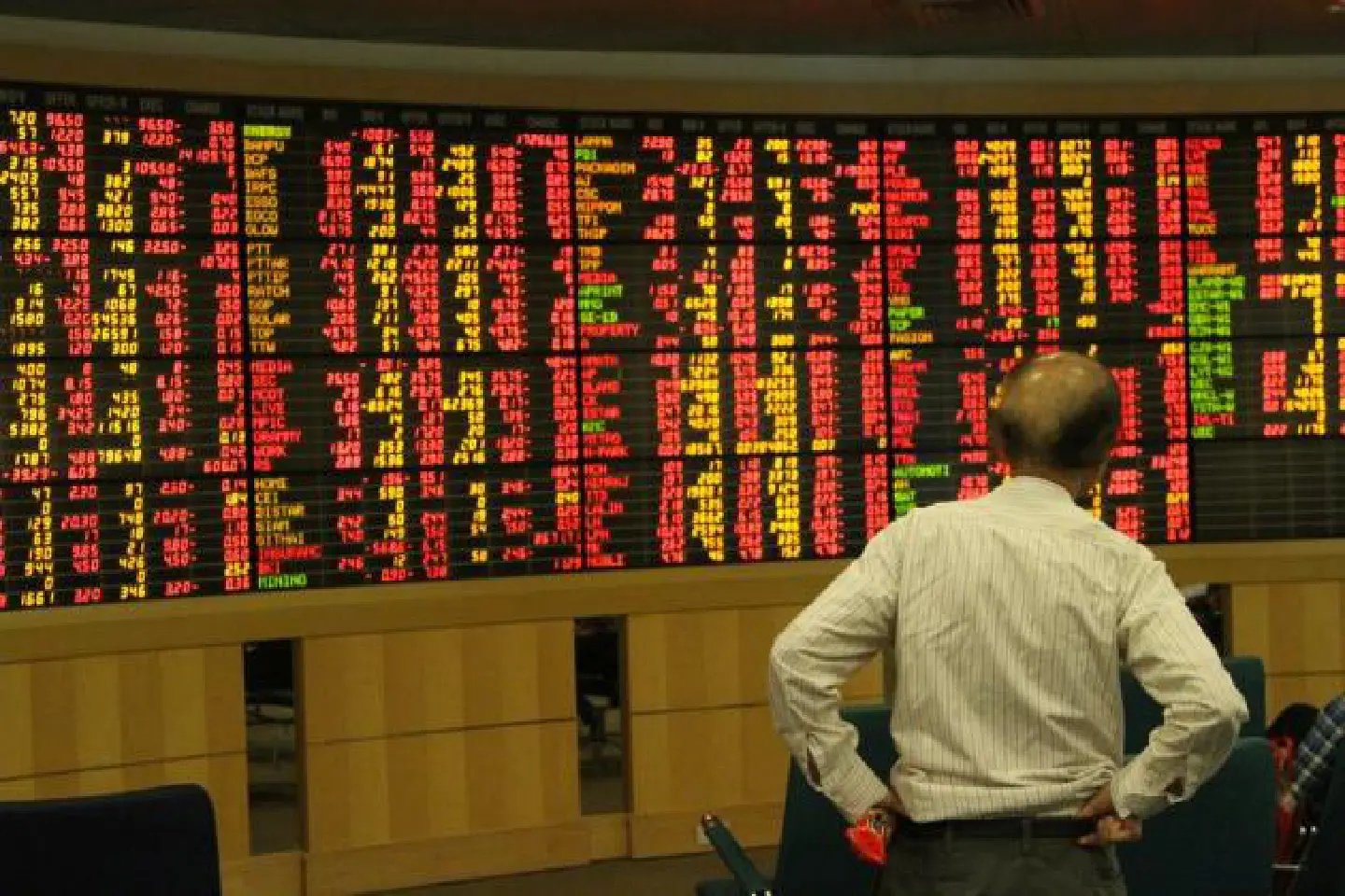 Thai market remains under selling spree Thai market remains under selling spree
