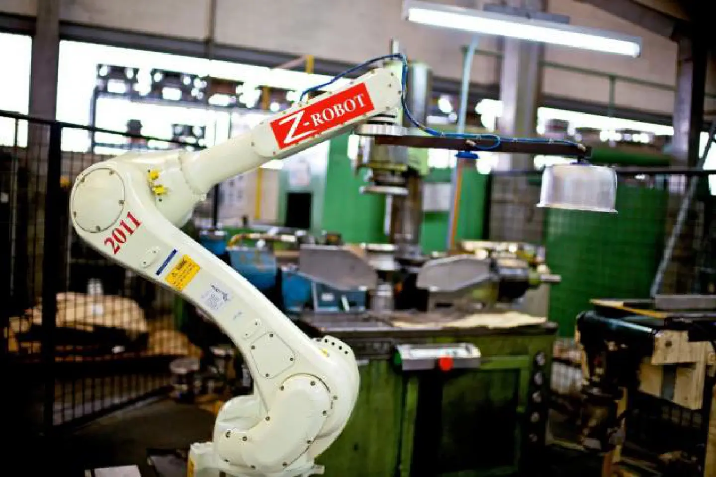 Zebra-brand maker banks on technology Zebra-brand maker banks on technology