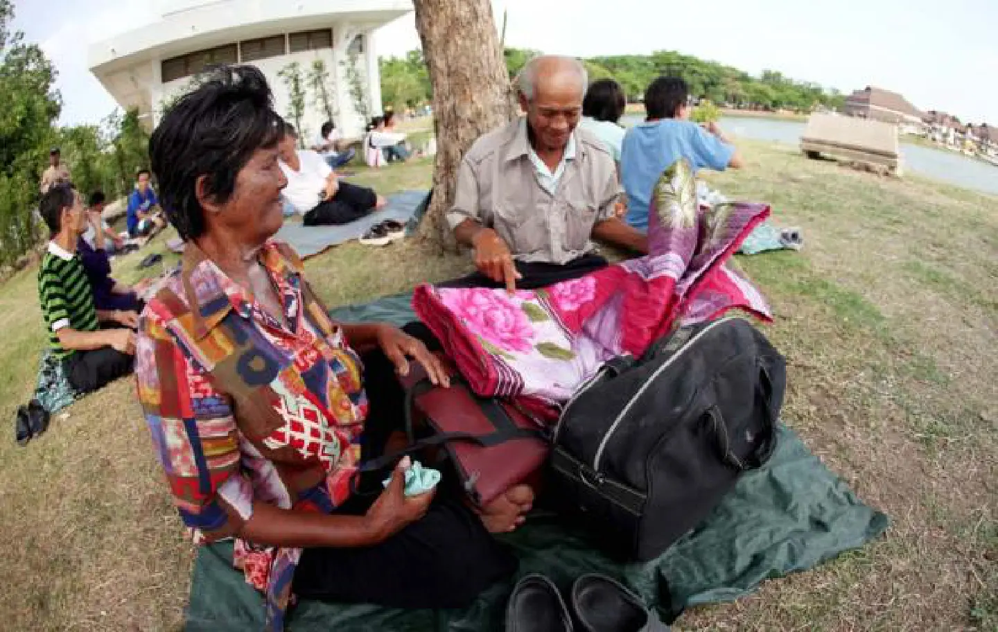 Excitement runs high as villagers prepare to greet Their Majesties on their visit to Ayutthaya paddy Excitement runs high as villagers prepare to greet Their Majesties on their visit to Ayutthaya paddy