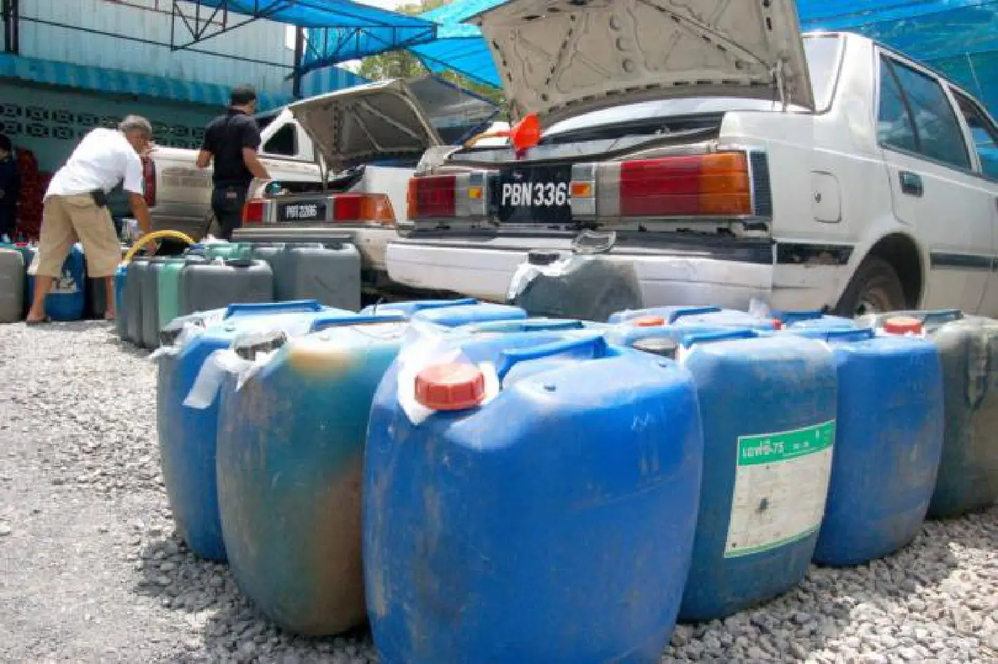 Malaysians found with modified fuel tanks Malaysians found with modified fuel tanks