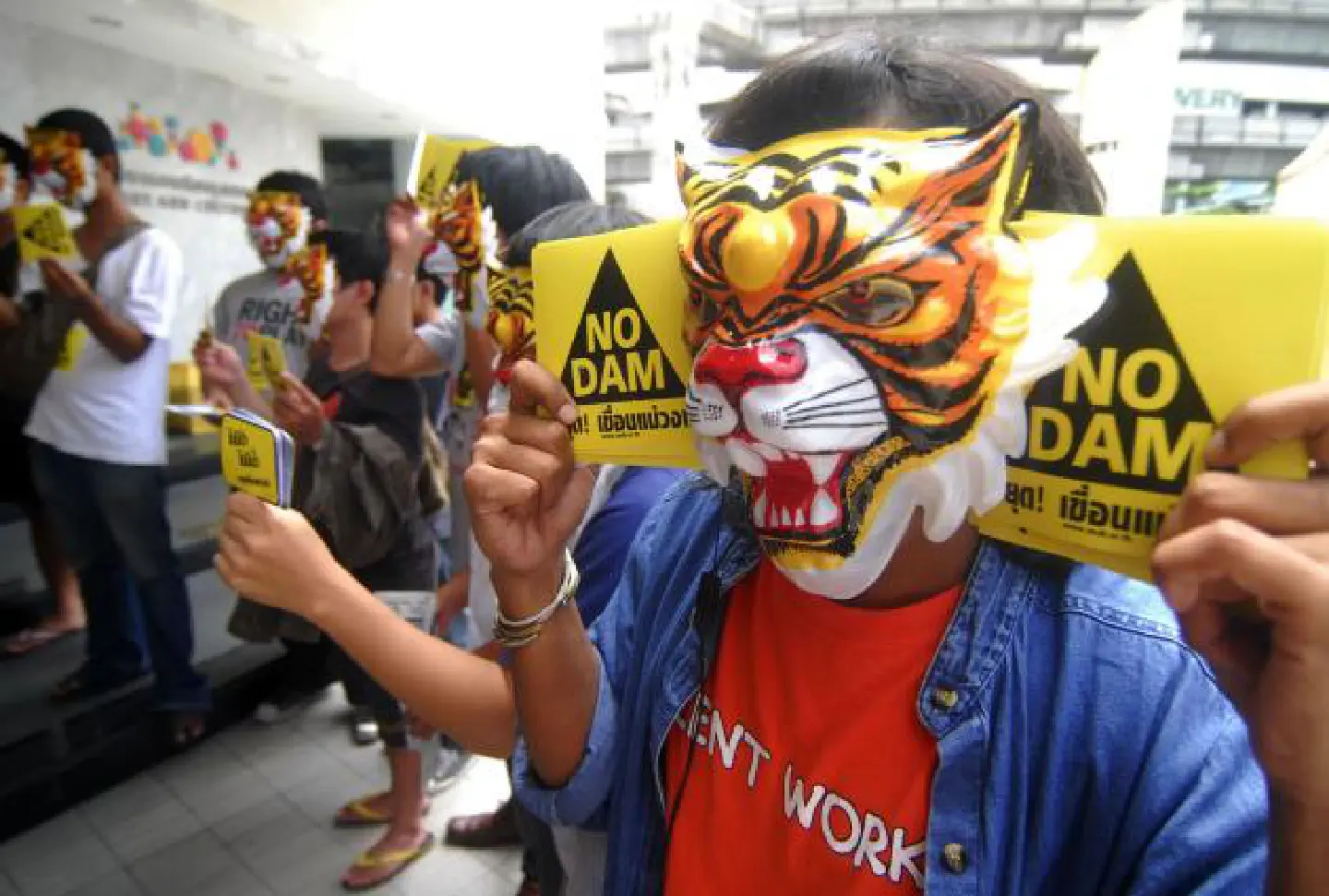 Move to clean up thousands of factories Move to clean up thousands of factories